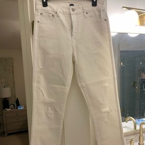 NWT GAP Women’s White Jeans